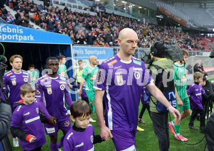 Fussball Bundesliga. SK Austria Klagenfurt gegen Rapid Wien.  Nicolas Wimmer, Solomon Bonnah (Klagenfurt). Klagenfurt, am 10.3.2024.
Foto: Kuess
www.qspictures.net
---
pressefotos, pressefotografie, kuess, qs, qspictures, sport, bild, bilder, bilddatenbank