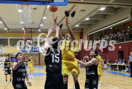 Basketball 2. Liga 2023/2024. Playoffs. VF-033.  Woerthersee Piraten gegen Guessing Blackbirds.   Shawn L. Ray (Piraten),   Luka Gaspar  (Guessing). Klagenfurt, am 16.3.2024.
Foto: Kuess

---
pressefotos, pressefotografie, kuess, qs, qspictures, sport, bild, bilder, bilddatenbank