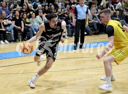 Basketball 2. Liga 2023/2024. Playoffs. VF-033.  Woerthersee Piraten gegen Guessing Blackbirds.  Jernej Andolsek Heine  (Piraten),  Thomas Linzer  (Guessing). Klagenfurt, am 16.3.2024.
Foto: Kuess

---
pressefotos, pressefotografie, kuess, qs, qspictures, sport, bild, bilder, bilddatenbank