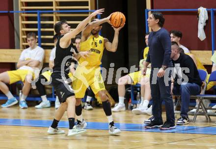 Basketball 2. Liga 2023/2024. Playoffs. VF-033.  Woerthersee Piraten gegen Guessing Blackbirds.   Shawn L. Ray, Andreas Kuttnig    (Piraten),  Jakob Ernst   (Guessing). Klagenfurt, am 16.3.2024.
Foto: Kuess

---
pressefotos, pressefotografie, kuess, qs, qspictures, sport, bild, bilder, bilddatenbank