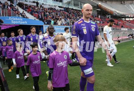 Fussball Bundesliga. SK Austria Klagenfurt gegen SK Puntigamer Sturm Graz.  Nicolas Wimmer, Solomon Bonnah (Klagenfurt).  Klagenfurt, am 17.3.2024.
Foto: Kuess
www.qspictures.net
---
pressefotos, pressefotografie, kuess, qs, qspictures, sport, bild, bilder, bilddatenbank