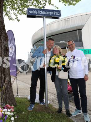 Fussball. SK Austria Klagenfurt. Einweihung Freddy-Hohenberger-Platz. Buergermeister Christian Scheider, Uschi Hohenberger, Franz Petritz,  .Klagenfurt, 5.5.2024.
Foto: Kuess
www.qspictures.net
---
pressefotos, pressefotografie, kuess, qs, qspictures, sport, bild, bilder, bilddatenbank