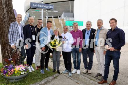 Fussball. SK Austria Klagenfurt. Einweihung Freddy-Hohenberger-Platz.  Herbert Matschek, Guenther Gorenzel, Buergermeister Christian Scheider, Uschi Hohenberger, Franz Petritz,, Philipp Liesnig. Klagenfurt, 5.5.2024.
Foto: Kuess
www.qspictures.net
---
pressefotos, pressefotografie, kuess, qs, qspictures, sport, bild, bilder, bilddatenbank