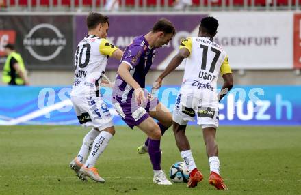 Fussball Bundesliga. SK Austria Klagenfurt gegen LASK.  Andrew Irving, (Klagenfurt),   Sascha Horvath, Moses Usor (LASK).  Klagenfurt, am 5.5.2024.
Foto: Kuess
www.qspictures.net
---
pressefotos, pressefotografie, kuess, qs, qspictures, sport, bild, bilder, bilddatenbank