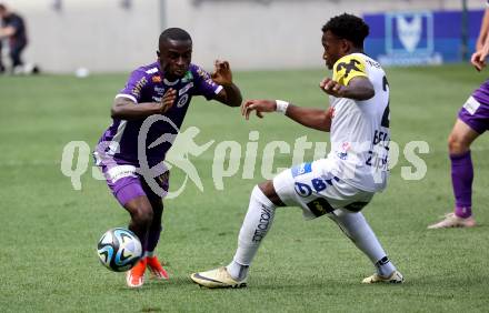 Fussball Bundesliga. SK Austria Klagenfurt gegen LASK. Solomon Bonnah, (Klagenfurt), George Bello    (LASK).  Klagenfurt, am 5.5.2024.
Foto: Kuess
www.qspictures.net
---
pressefotos, pressefotografie, kuess, qs, qspictures, sport, bild, bilder, bilddatenbank