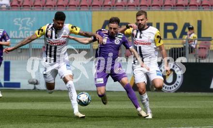 Fussball Bundesliga. SK Austria Klagenfurt gegen LASK.  Sinan Karweina,  (Klagenfurt),  Andres Alberto Andrade Cedeno (LASK).  Klagenfurt, am 5.5.2024.
Foto: Kuess
www.qspictures.net
---
pressefotos, pressefotografie, kuess, qs, qspictures, sport, bild, bilder, bilddatenbank