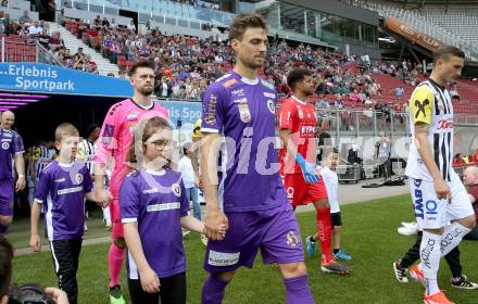 Fussball Bundesliga. SK Austria Klagenfurt gegen LASK.  Thorsten Mahrer, Phillip Menzel (Klagenfurt).  Klagenfurt, am 5.5.2024.
Foto: Kuess
www.qspictures.net
---
pressefotos, pressefotografie, kuess, qs, qspictures, sport, bild, bilder, bilddatenbank