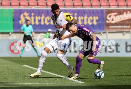 Fussball Bundesliga. SK Austria Klagenfurt gegen LASK.  Sinan Karweina,,  (Klagenfurt),  Andres Alberto Andrade Cedeno (LASK).  Klagenfurt, am 5.5.2024.
Foto: Kuess
www.qspictures.net
---
pressefotos, pressefotografie, kuess, qs, qspictures, sport, bild, bilder, bilddatenbank