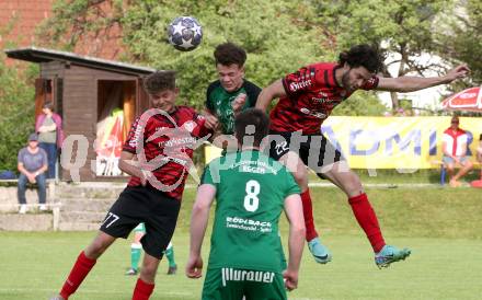 Fussball. Kaerntner Liga. Ferlach Atus gegen Lendorf.  Stefan Ebner, Stephan Buergler  (Ferlach),  Johannes Brunner (Lendorf).  Ferlach, 11.5.2024.
Foto: Kuess
www.qspictures.net
---
pressefotos, pressefotografie, kuess, qs, qspictures, sport, bild, bilder, bilddatenbank