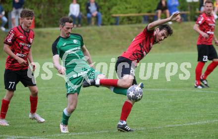 Fussball. Kaerntner Liga. Ferlach Atus gegen Lendorf.   Martin Sustersic (Ferlach),  Christian Kautz (Lendorf).  Ferlach, 11.5.2024.
Foto: Kuess
www.qspictures.net
---
pressefotos, pressefotografie, kuess, qs, qspictures, sport, bild, bilder, bilddatenbank