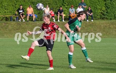 Fussball. Kaerntner Liga. Ferlach Atus gegen Lendorf.  Hannes Marcel Schwarz  (Ferlach),  Josip Jelic (Lendorf).  Ferlach, 11.5.2024.
Foto: Kuess
www.qspictures.net
---
pressefotos, pressefotografie, kuess, qs, qspictures, sport, bild, bilder, bilddatenbank