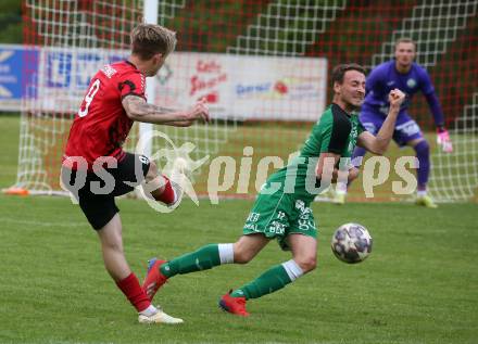 Fussball. Kaerntner Liga. Ferlach Atus gegen Lendorf.  Hannes Marcel Schwarz  (Ferlach),  Felix Helmut Hutter (Lendorf).  Ferlach, 11.5.2024.
Foto: Kuess
www.qspictures.net
---
pressefotos, pressefotografie, kuess, qs, qspictures, sport, bild, bilder, bilddatenbank