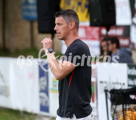 Fussball. Kaerntner Liga. Ferlach Atus gegen Lendorf.   Trainer Mario Verdel (Ferlach),   (Lendorf).  Ferlach, 11.5.2024.
Foto: Kuess
www.qspictures.net
---
pressefotos, pressefotografie, kuess, qs, qspictures, sport, bild, bilder, bilddatenbank