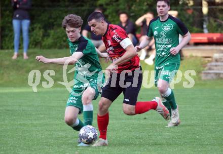 Fussball. Kaerntner Liga. Ferlach Atus gegen Lendorf.  Lukas Jaklitsch   (Ferlach), Luca Christoph Morgenstern  (Lendorf).  Ferlach, 11.5.2024.
Foto: Kuess
www.qspictures.net
---
pressefotos, pressefotografie, kuess, qs, qspictures, sport, bild, bilder, bilddatenbank