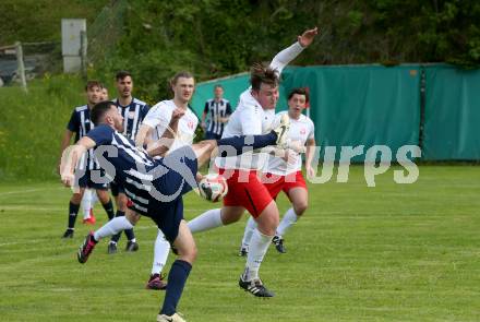 Fussball 2. KLasse C. Oberes Metnitztal gegen Strassburg.  Thomas Guenther Steiger (Metnitztal),  Markus Tamegger  (Strassburg). Grades, am 18.5.2024.
Foto: Kuess
www.qspictures.net
---
pressefotos, pressefotografie, kuess, qs, qspictures, sport, bild, bilder, bilddatenbank