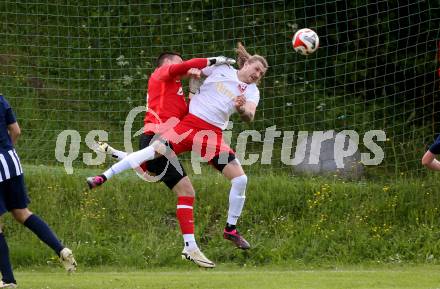 Fussball 2. KLasse C. Oberes Metnitztal gegen Strassburg.  Luca Markus Ruhdorfer (Metnitztal),  Mehmed Dzindic  (Strassburg). Grades, am 18.5.2024.
Foto: Kuess
www.qspictures.net
---
pressefotos, pressefotografie, kuess, qs, qspictures, sport, bild, bilder, bilddatenbank