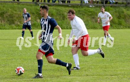 Fussball 2. KLasse C. Oberes Metnitztal gegen Strassburg. Thomas Guenther Steiger  (Metnitztal),  Vladimir Dojcinovic  (Strassburg). Grades, am 18.5.2024.
Foto: Kuess
www.qspictures.net
---
pressefotos, pressefotografie, kuess, qs, qspictures, sport, bild, bilder, bilddatenbank