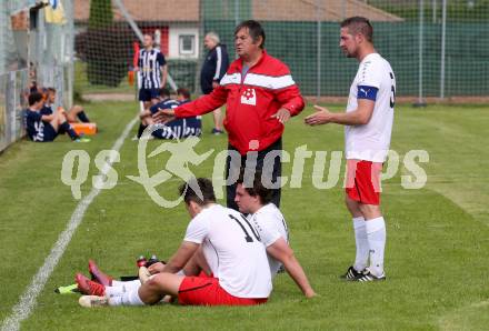 Fussball 2. KLasse C. Oberes Metnitztal gegen Strassburg.   Betreuer (Metnitztal),  Grades, am 18.5.2024.
Foto: Kuess
www.qspictures.net
---
pressefotos, pressefotografie, kuess, qs, qspictures, sport, bild, bilder, bilddatenbank