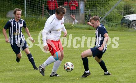 Fussball 2. KLasse C. Oberes Metnitztal gegen Strassburg. Thomas Guenther Steiger  (Metnitztal),  Martin Jakob Leitgeb  (Strassburg). Grades, am 18.5.2024.
Foto: Kuess
www.qspictures.net
---
pressefotos, pressefotografie, kuess, qs, qspictures, sport, bild, bilder, bilddatenbank