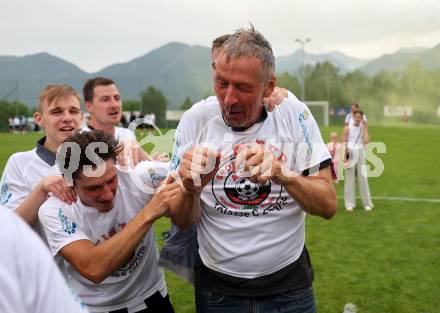 Fussball 1. Klasse C. Ludmannsdorf gegen Oberglan.. Meisterjubel, Trainer Wolfgang Andreas Eberhard   (Ludmannsdorf). Ludmannsdorf, am 9.6.2024.
Foto: Kuess
www.qspictures.net
---
pressefotos, pressefotografie, kuess, qs, qspictures, sport, bild, bilder, bilddatenbank