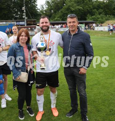 Fussball 1. Klasse C. Ludmannsdorf gegen Oberglan.. Meisterjubel   (Ludmannsdorf). Ludmannsdorf, am 9.6.2024.
Foto: Kuess
www.qspictures.net
---
pressefotos, pressefotografie, kuess, qs, qspictures, sport, bild, bilder, bilddatenbank