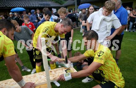 Fussball 1. Klasse D. Bad St. Leonhard gegen Eitweg .  Patrick Schlacher  (Bad St. Leonhard),   St. Bad St. Leonhard, am 8.6.2024.
Foto: Kuess
www.qspictures.net
---
pressefotos, pressefotografie, kuess, qs, qspictures, sport, bild, bilder, bilddatenbank