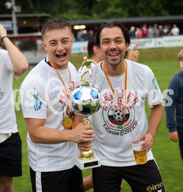 Fussball 1. Klasse C. Ludmannsdorf gegen Oberglan.. Meisterjubel   (Ludmannsdorf). Ludmannsdorf, am 9.6.2024.
Foto: Kuess
www.qspictures.net
---
pressefotos, pressefotografie, kuess, qs, qspictures, sport, bild, bilder, bilddatenbank