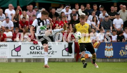 Fussball 1. Klasse C. Ludmannsdorf gegen Oberglan.. David Gasser  (Ludmannsdorf),  Niklas Julian Rainer (Oberglan). Ludmannsdorf, am 9.6.2024.
Foto: Kuess
www.qspictures.net
---
pressefotos, pressefotografie, kuess, qs, qspictures, sport, bild, bilder, bilddatenbank