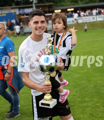 Fussball 1. Klasse C. Ludmannsdorf gegen Oberglan.. Meisterjubel   (Ludmannsdorf). Ludmannsdorf, am 9.6.2024.
Foto: Kuess
www.qspictures.net
---
pressefotos, pressefotografie, kuess, qs, qspictures, sport, bild, bilder, bilddatenbank