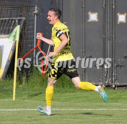 Fussball 1. Klasse D. Bad St. Leonhard gegen Eitweg . Torjubel Patrick Schlacher,  (Bad St. Leonhard),  St. Bad St. Leonhard, am 8.6.2024.
Foto: Kuess
www.qspictures.net
---
pressefotos, pressefotografie, kuess, qs, qspictures, sport, bild, bilder, bilddatenbank