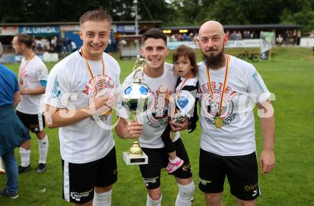 Fussball 1. Klasse C. Ludmannsdorf gegen Oberglan.. Meisterjubel   (Ludmannsdorf). Ludmannsdorf, am 9.6.2024.
Foto: Kuess
www.qspictures.net
---
pressefotos, pressefotografie, kuess, qs, qspictures, sport, bild, bilder, bilddatenbank