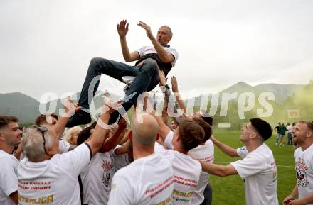 Fussball 1. Klasse C. Ludmannsdorf gegen Oberglan.. Meisterjubel, Trainer Wolfgang Andreas Eberhard   (Ludmannsdorf). Ludmannsdorf, am 9.6.2024.
Foto: Kuess
www.qspictures.net
---
pressefotos, pressefotografie, kuess, qs, qspictures, sport, bild, bilder, bilddatenbank