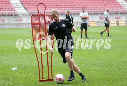 Fussball Bundesliga. Training SK Austria Klagenfurt. Christopher Cvetko. Klagenfurt, am 24.6.2024.
Foto: Kuess
www.qspictures.net
---
pressefotos, pressefotografie, kuess, qs, qspictures, sport, bild, bilder, bilddatenbank