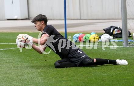 Fussball Bundesliga. Training SK Austria Klagenfurt. Alexander Turkin Klagenfurt, am 24.6.2024.
Foto: Kuess
www.qspictures.net
---
pressefotos, pressefotografie, kuess, qs, qspictures, sport, bild, bilder, bilddatenbank