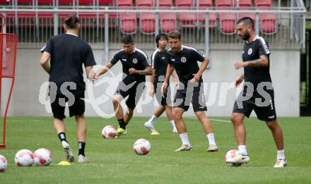 Fussball Bundesliga. Training SK Austria Klagenfurt.Kosmas Gkezos, Christopher Wernitznig.  Klagenfurt, am 24.6.2024.
Foto: Kuess
www.qspictures.net
---
pressefotos, pressefotografie, kuess, qs, qspictures, sport, bild, bilder, bilddatenbank