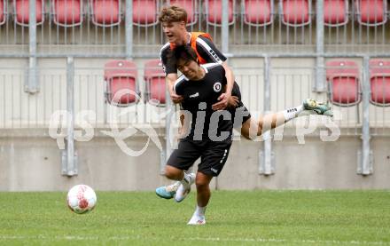 Fussball Bundesliga. Training SK Austria Klagenfurt. Min-young Lee, Jannik Robatsch. Klagenfurt, am 24.6.2024.
Foto: Kuess
www.qspictures.net
---
pressefotos, pressefotografie, kuess, qs, qspictures, sport, bild, bilder, bilddatenbank