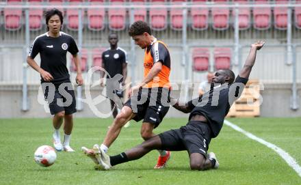 Fussball Bundesliga. Training SK Austria Klagenfurt. Ben Bobzien, Iba May. Klagenfurt, am 24.6.2024.
Foto: Kuess
www.qspictures.net
---
pressefotos, pressefotografie, kuess, qs, qspictures, sport, bild, bilder, bilddatenbank