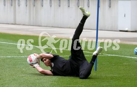 Fussball Bundesliga. Training SK Austria Klagenfurt. Alexander Turkin. Klagenfurt, am 24.6.2024.
Foto: Kuess
www.qspictures.net
---
pressefotos, pressefotografie, kuess, qs, qspictures, sport, bild, bilder, bilddatenbank