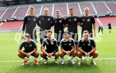 Fussball Bundesliga. Training SK Austria Klagenfurt. Hinten von links: Simon Spari, Niklas Szerencsi, Tobias Koch, David Toshevski and Jonas Kuehn. Vorne von links: Ben Bobzien, Philipp Wydra, Min-young Lee and Laurenz Dehl .. Klagenfurt, am 24.6.2024.
Foto: Kuess
www.qspictures.net
---
pressefotos, pressefotografie, kuess, qs, qspictures, sport, bild, bilder, bilddatenbank