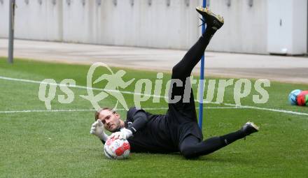 Fussball Bundesliga. Training SK Austria Klagenfurt. Marco Knaller. Klagenfurt, am 24.6.2024.
Foto: Kuess
www.qspictures.net
---
pressefotos, pressefotografie, kuess, qs, qspictures, sport, bild, bilder, bilddatenbank