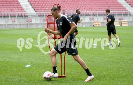 Fussball Bundesliga. Training SK Austria Klagenfurt. Niklas Szerencsi. Klagenfurt, am 24.6.2024.
Foto: Kuess
www.qspictures.net
---
pressefotos, pressefotografie, kuess, qs, qspictures, sport, bild, bilder, bilddatenbank