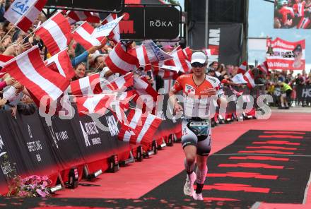 Ironman. Zieleinlauf.  Georg Enzenberger (AUT). Klagenfurt, 16.6.2024.
Foto: Kuess
---
pressefotos, pressefotografie, kuess, qs, qspictures, sport, bild, bilder, bilddatenbank