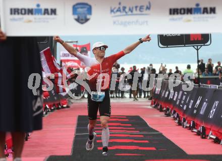 Ironman. Zieleinlauf.  Denis Chevrot (FRA). Klagenfurt, 16.6.2024.
Foto: Kuess
---
pressefotos, pressefotografie, kuess, qs, qspictures, sport, bild, bilder, bilddatenbank