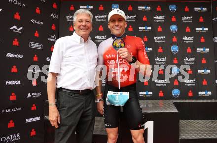 Ironman. Zieleinlauf. Landeshauptmann Peter Kaiser, Denis Chevrot (FRA). Klagenfurt, 16.6.2024.
---
pressefotos, pressefotografie, kuess, qs, qspictures, sport, bild, bilder, bilddatenbank