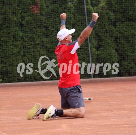 Tennis. Sportunion Klagenfurt gegen TC Annenheim. Jubel Marko Tkalec(Klagenfurt). Klagenfurt, am 30.6.2024.
Foto: Kuess
---
pressefotos, pressefotografie, kuess, qs, qspictures, sport, bild, bilder, bilddatenbank