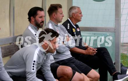 Fussball Testspiel. SC Hermagor gegen SK Austria Klagenfurt. Tormanntrainer Marc Lamberger, Sandro Zakany, Co-Trainer Martin Lassnig, Trainer Peter Pacult (Klagenfurt). Hermagor, am 3.7.2024.
Foto: Kuess
www.qspictures.net
---
pressefotos, pressefotografie, kuess, qs, qspictures, sport, bild, bilder, bilddatenbank