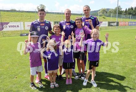 Fussball Bundesliga. Tag der offenen Tuer. SK Austria Klagenfurt. David Toshevski, Florian Jaritz, Niklas Szerencsi . Klagenfurt, am 6.7.2024.
Foto: Kuess
www.qspictures.net
---
pressefotos, pressefotografie, kuess, qs, qspictures, sport, bild, bilder, bilddatenbank