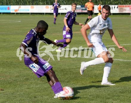 Fussball Testspiel. SK Austria Klagenfurt gegen Leoben.  Solomon Bonnah, (Klagenfurt), Drini Halili   (Leoben). Glanegg, am 17.7.2024.
Foto: Kuess
www.qspictures.net
---
pressefotos, pressefotografie, kuess, qs, qspictures, sport, bild, bilder, bilddatenbank