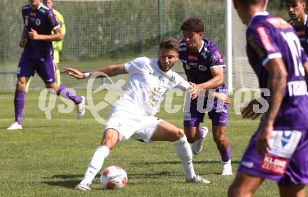 Fussball Testspiel. SK Austria Klagenfurt gegen Leoben. Ben Bobzien (Klagenfurt), Slobodan Mihajlovic (Leoben). Glanegg, am 17.7.2024.
Foto: Kuess
---
pressefotos, pressefotografie, kuess, qs, qspictures, sport, bild, bilder, bilddatenbank