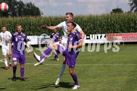 Fussball Testspiel. SK Austria Klagenfurt gegen Leoben. Niklas Szerencsi (Klagenfurt), Thomas Hirschhofer (Leoben). Glanegg, am 17.7.2024.
Foto: Kuess
---
pressefotos, pressefotografie, kuess, qs, qspictures, sport, bild, bilder, bilddatenbank